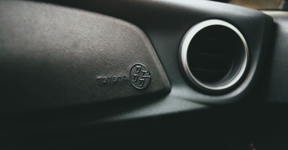 Toyota car key fob — מנעולן ברמת גן